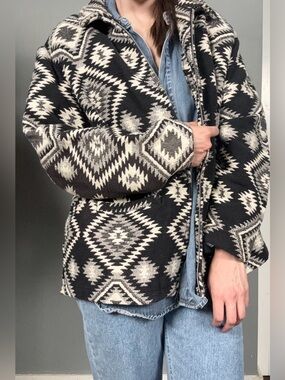 Vintage Southwestern Geometric Black and White Cotton Shacket‎ Sweater